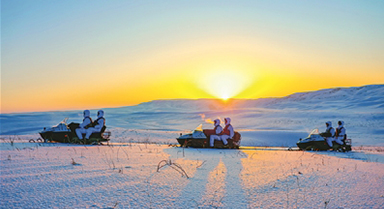 陸軍某邊防團官兵執行巡邏任務